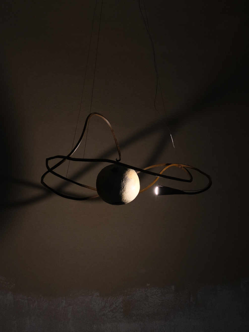 Altin-Nebuleuse-suspension-dark
