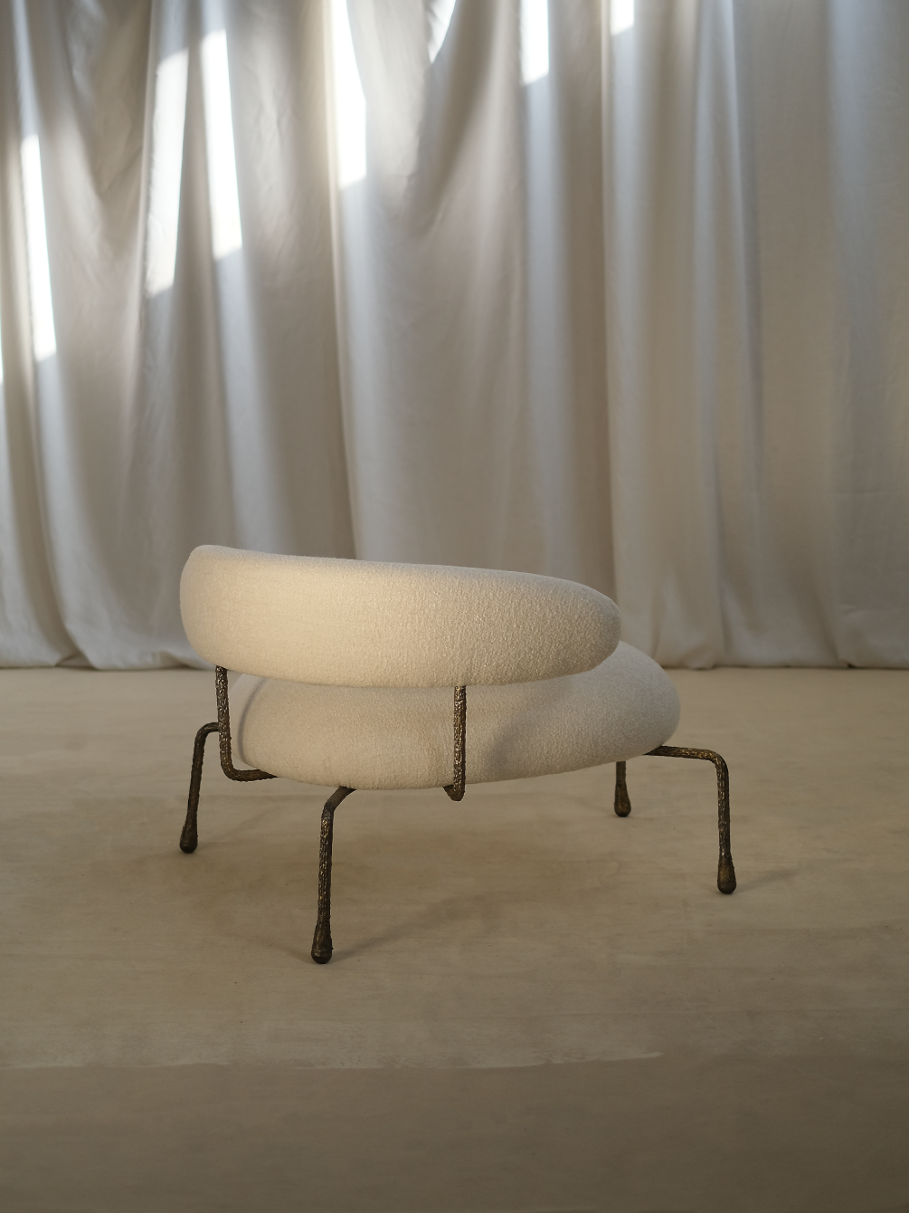 Altin-sadik-low-chair-back