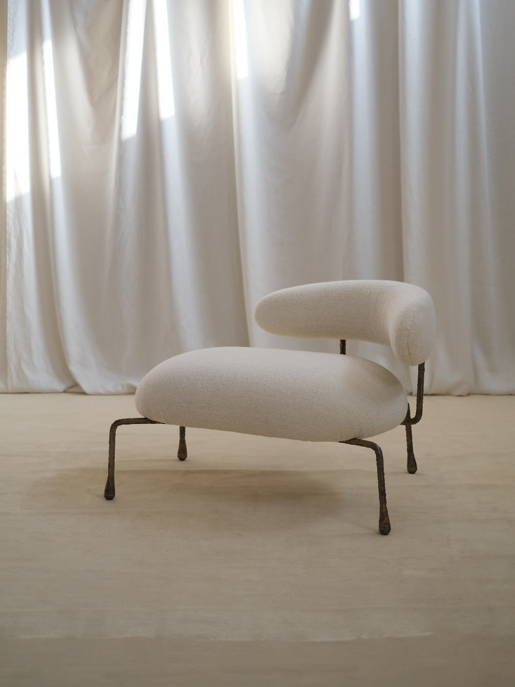 Altin-sadik-low-chair-front