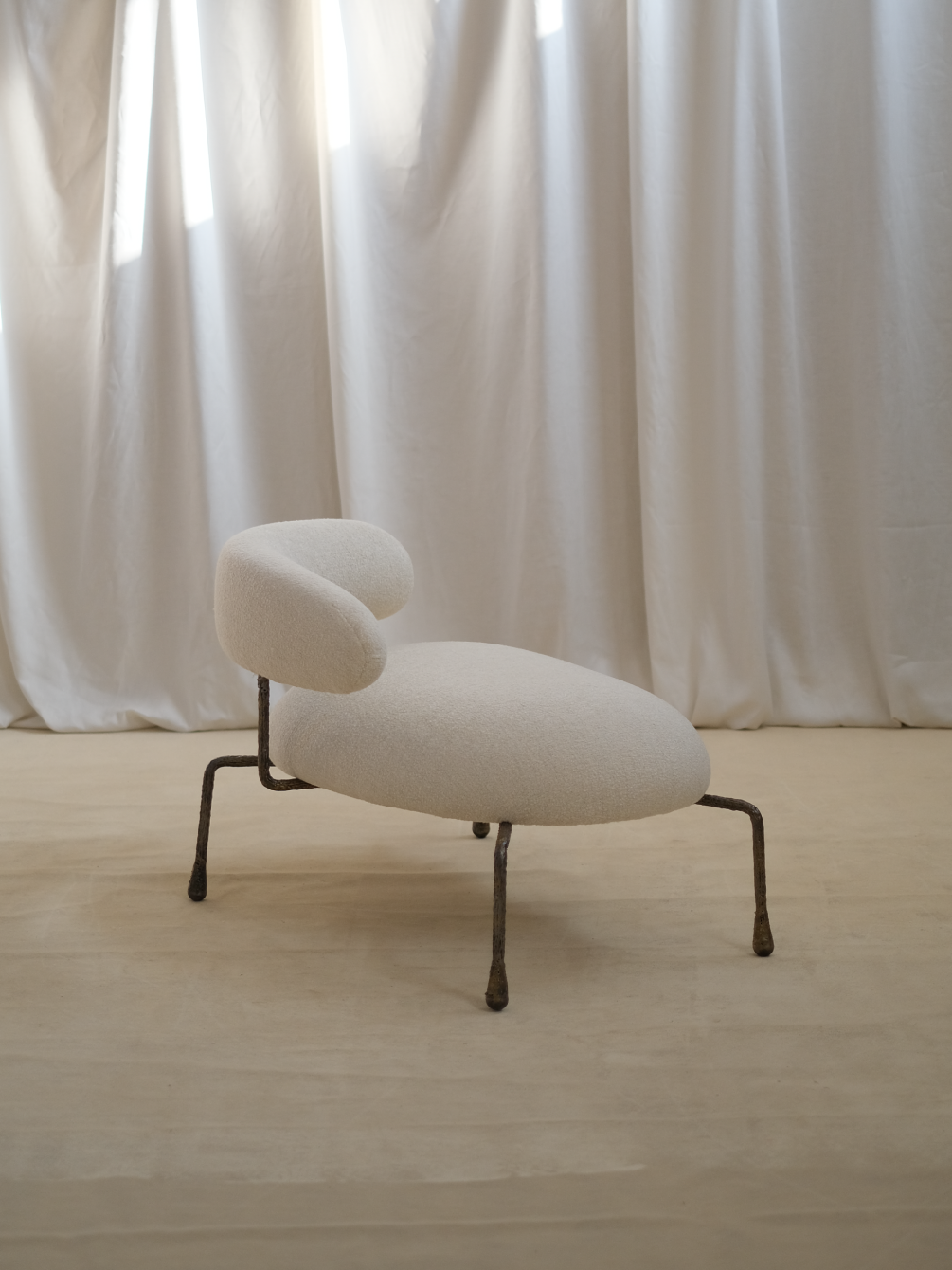 Altin-sadik-low-chair-side