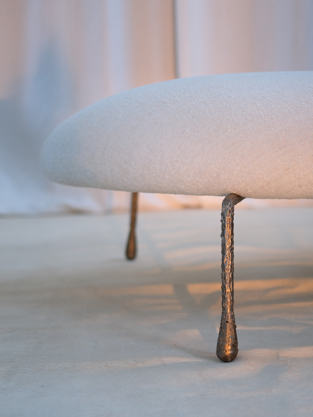 Altin-serenity-day-bed-detail-foot