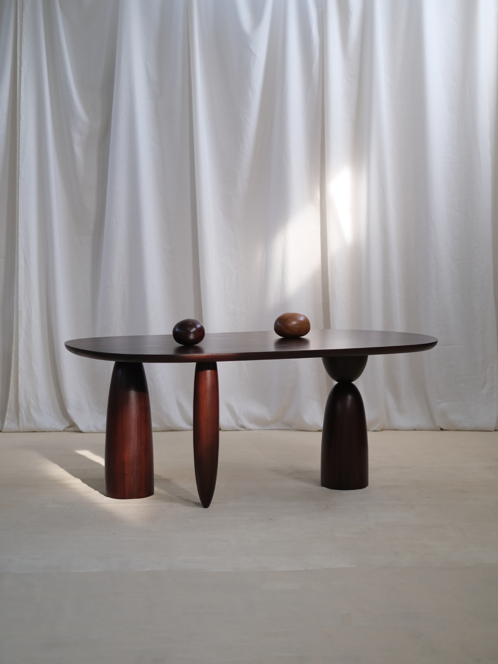 altin-studio-mars-wooden-desk-front